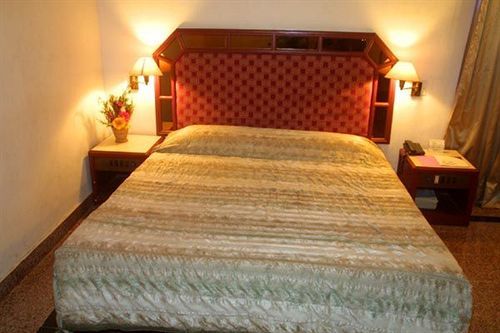 Hotel Maurya International Ченай Екстериор снимка